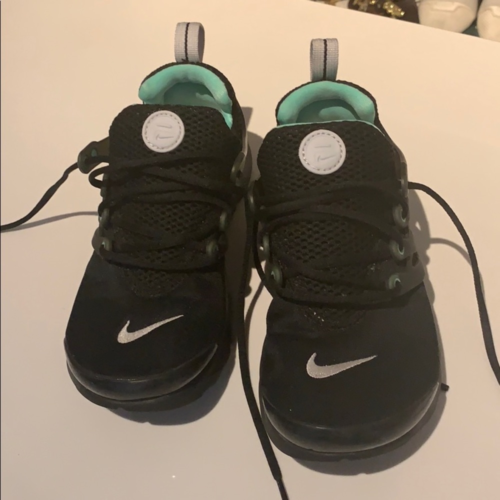 Air max’s turquoise inside